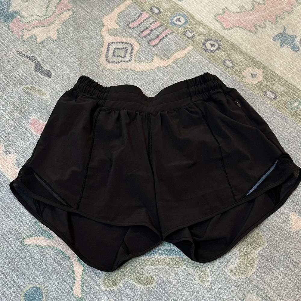 lululemon hotty hot black shorts